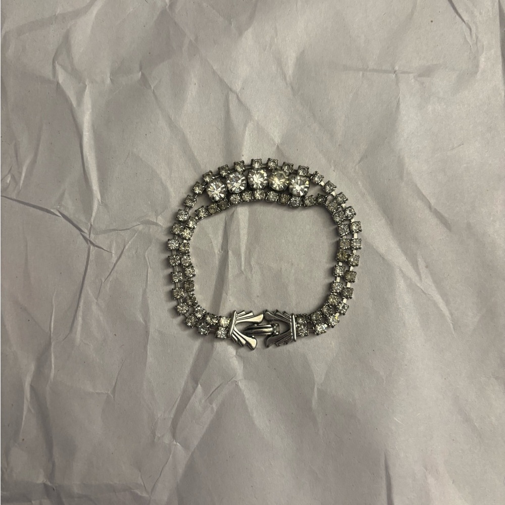 Elegant Silver Bracelet with Sparkling Accents